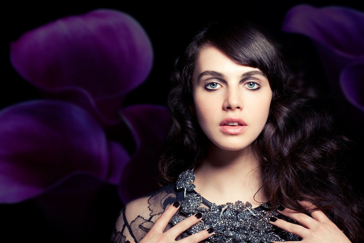 Nữ diễn viên Downton Abbey, Jessica Brown Findlay đứng ở vị trí số 10 trong top 100 do trang Independentcritics bình chọn thường niên.